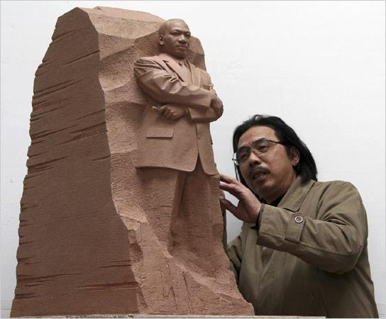 ReadaBookSA's tweet photo. "Visionary Leaders are like sculptors. They can peer inside the block of marble and free the angel trapped within." http://t.co/wyFufzVksq