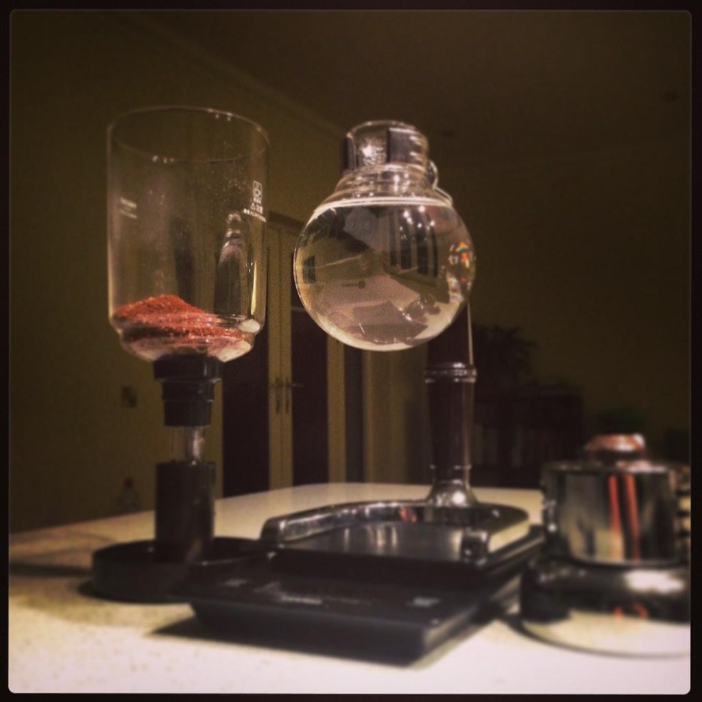 SewiousDeliwium's tweet photo. Kenyan PB on the syphon pre- #twofootcommute this morning from @GourmetPJ http://t.co/kSRBLL5cki