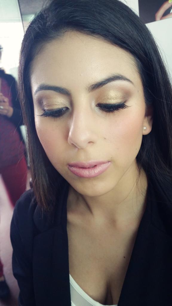 tuglam's tweet photo. Maquillaje http://t.co/lzWEM7iLSU