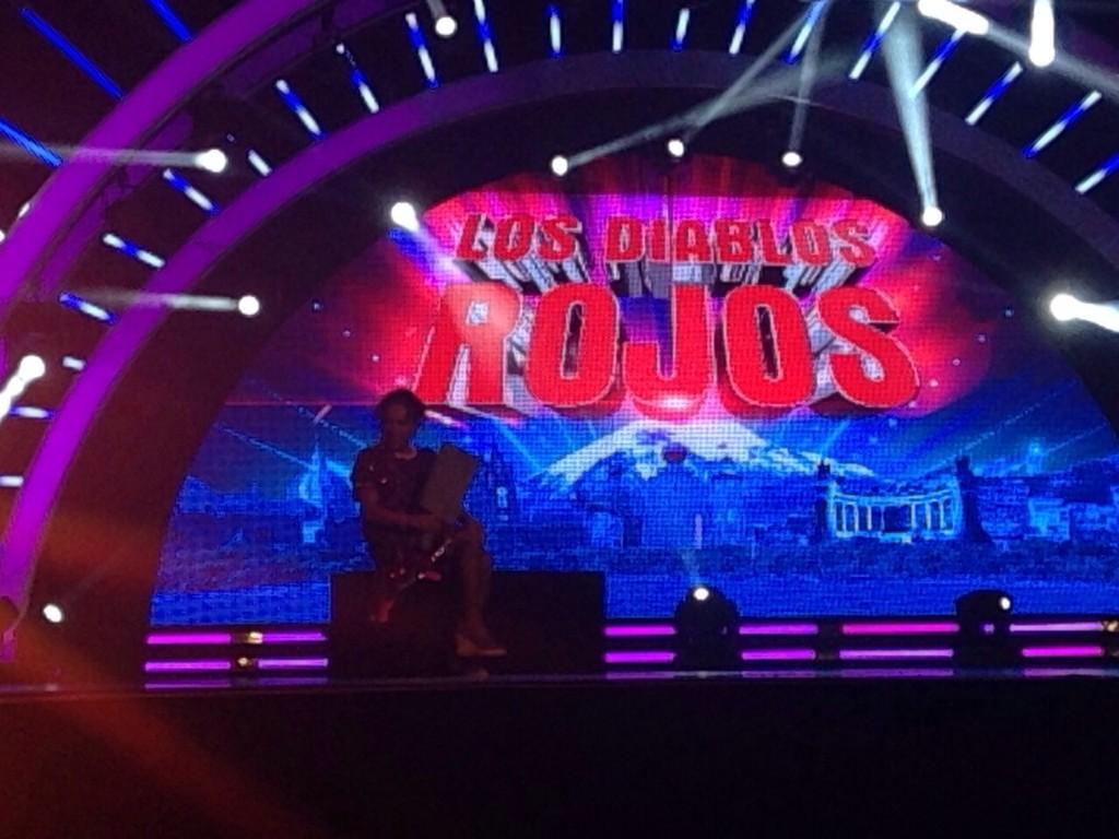 ecuavisa's tweet photo. ¿Qué les pareció la presentación de #LosDiablosRojos en #EcuavisaETT? #ETT3 http://t.co/VxIh5hPl2b