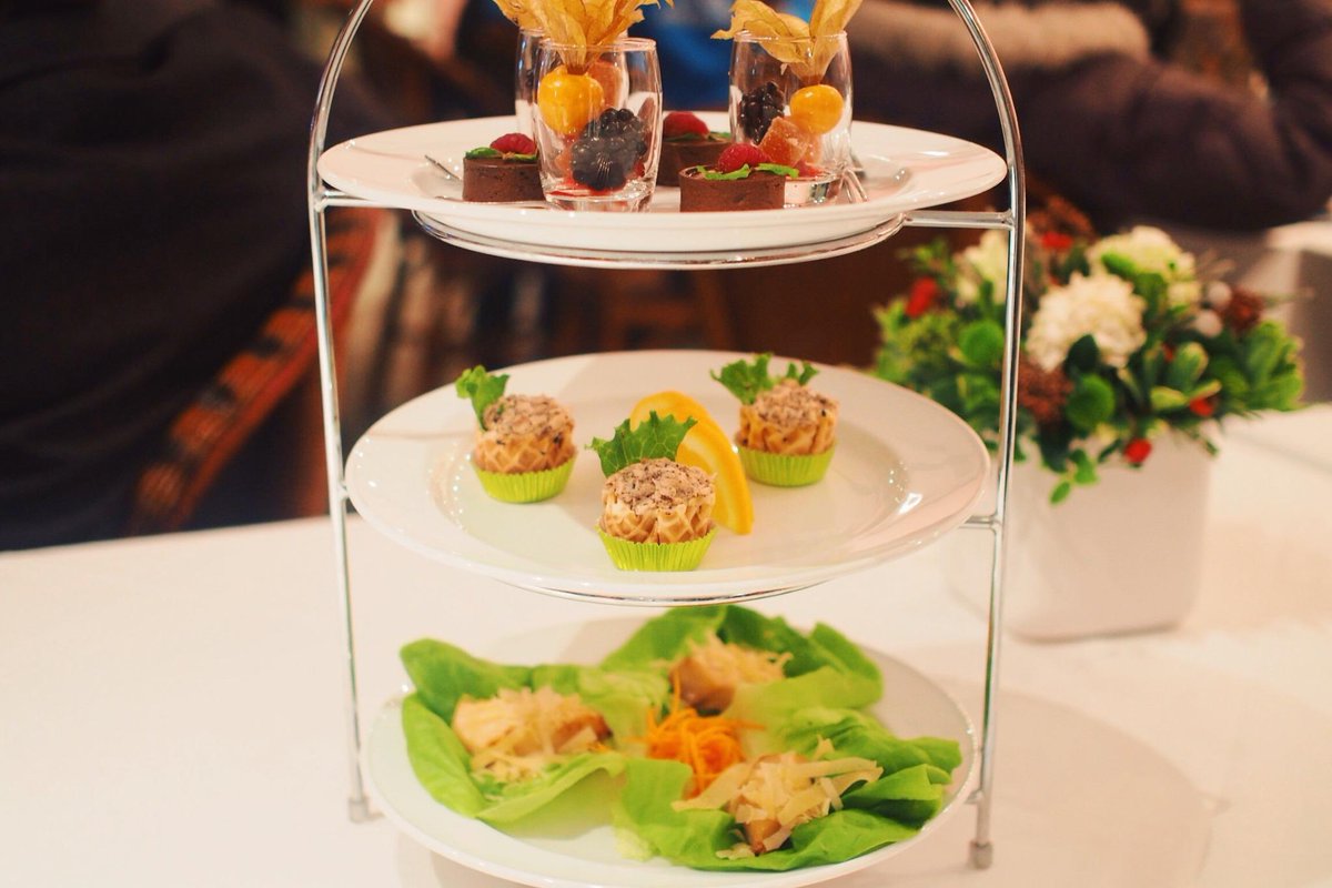 rickchung's tweet photo. Festive tea service preview from @urban_tea ➟ http://t.co/1Bv8U83tZK @downtownvan @AlberniSt #AlberniSt http://t.co/NsCSIQFfUK
