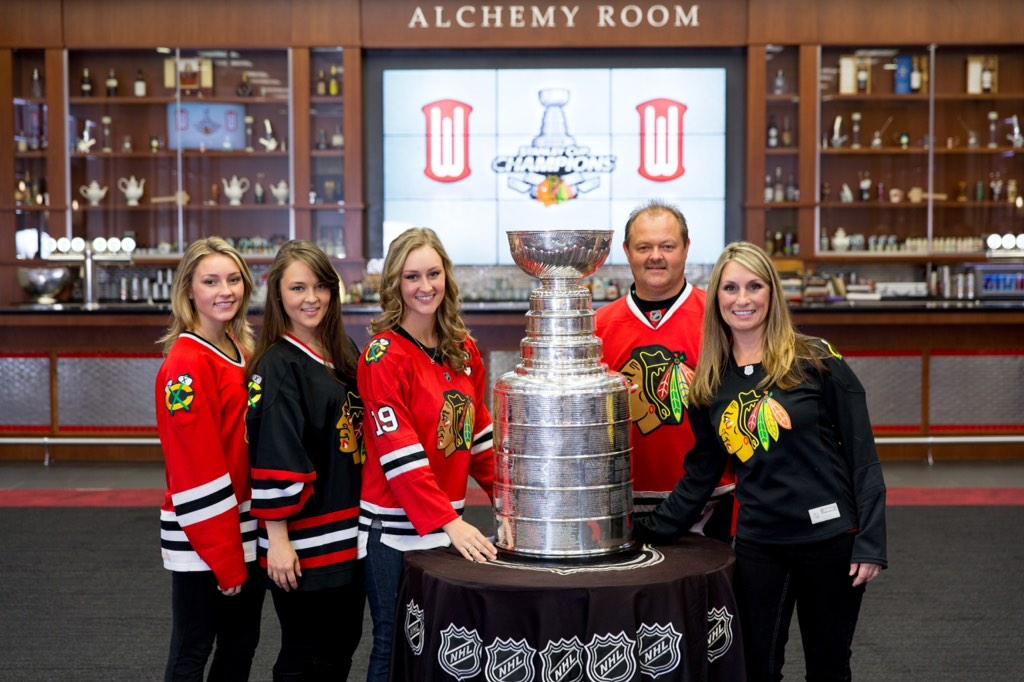 PaigeAn's tweet photo. The Vachata/Seidel family #hawksfanphoto http://t.co/hQVNCIwTeM