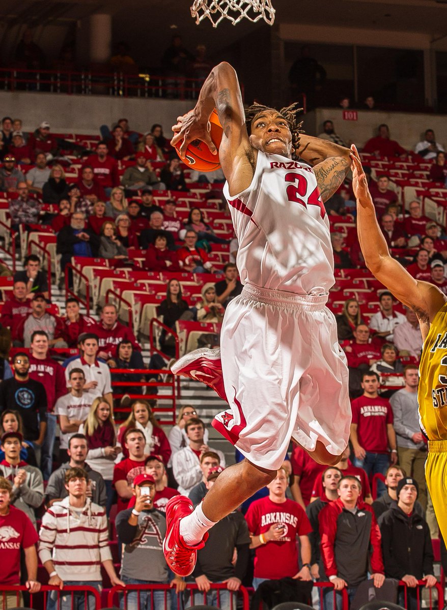 RazorbackMBB's tweet photo. HIGHLIGHTS | Check out the highlights from today's season-opening win! Great #WoooPigWeekend http://t.co/EyFp5s4PAT http://t.co/oAGReMZVyL