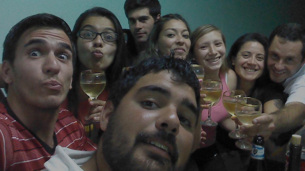 francosoto089's tweet photo. Brindando con burbujitas jeje por los últimos momentos de mi cumpleaños feliz http://t.co/YsL7Fe5O9l