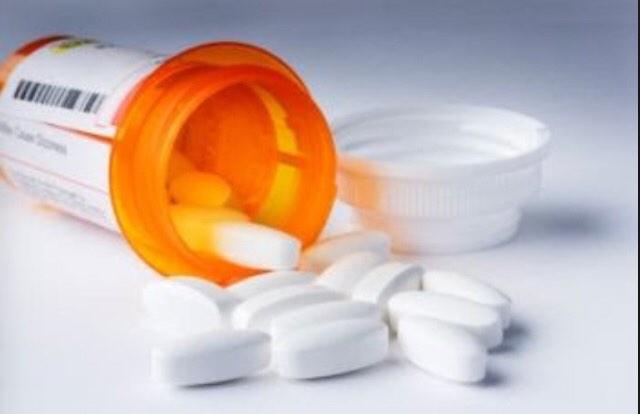 ACLDiaries's tweet image. Torn ACL starter pack.