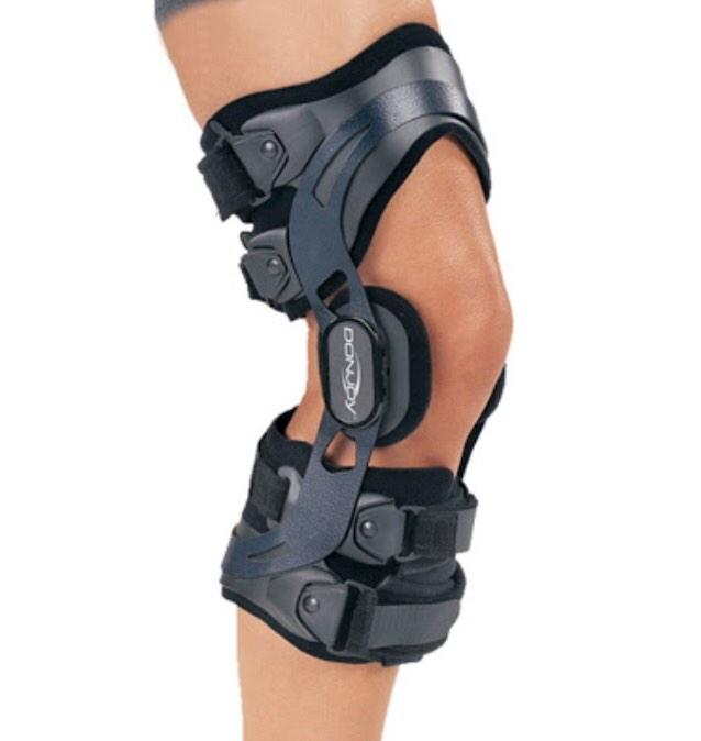 ACLDiaries's tweet image. Torn ACL starter pack.