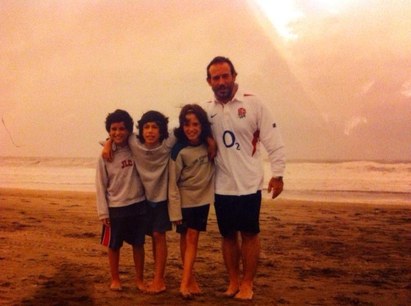 LoboInganni's tweet photo. Joven .con los chicos en la playa http://t.co/tZWoGuapXD