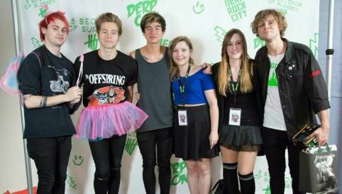 Fivesosonline's tweet photo. Check out a few Derp Con M&amp;G photos #5SOSDEPRCON #DERPROCKCITY http://t.co/z55A30Zyxx