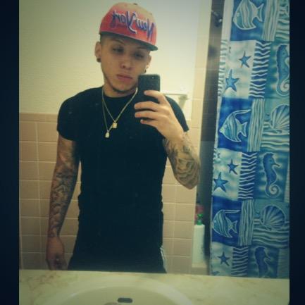 Thareaaalest's tweet photo. 🚶🔥💊 http://t.co/9kAUkTcpHj