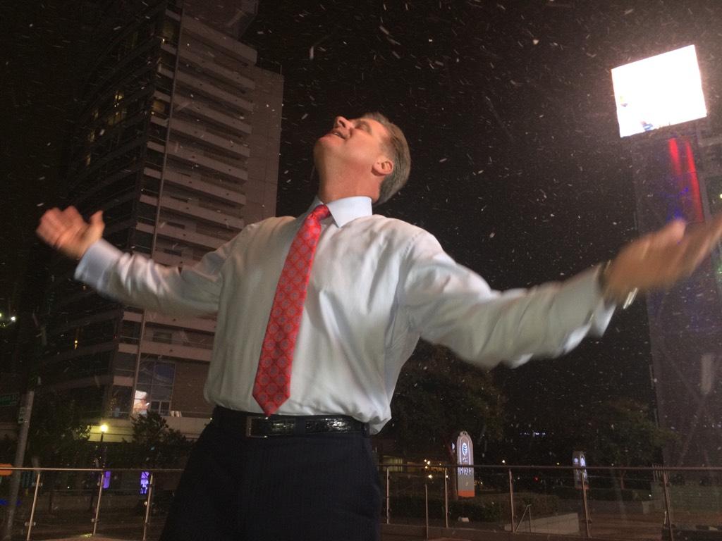 Ladies and gentlemen, the greatest picture in the history of the Dallas internet. #snowvember