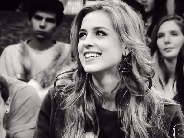 bestlovesomic's tweet photo. que meu amor não será passageiro, te amarei de janeiro a janeiro, até o mundo acabar 💘 #AtrêTirulipos http://t.co/vtD3wt27ed