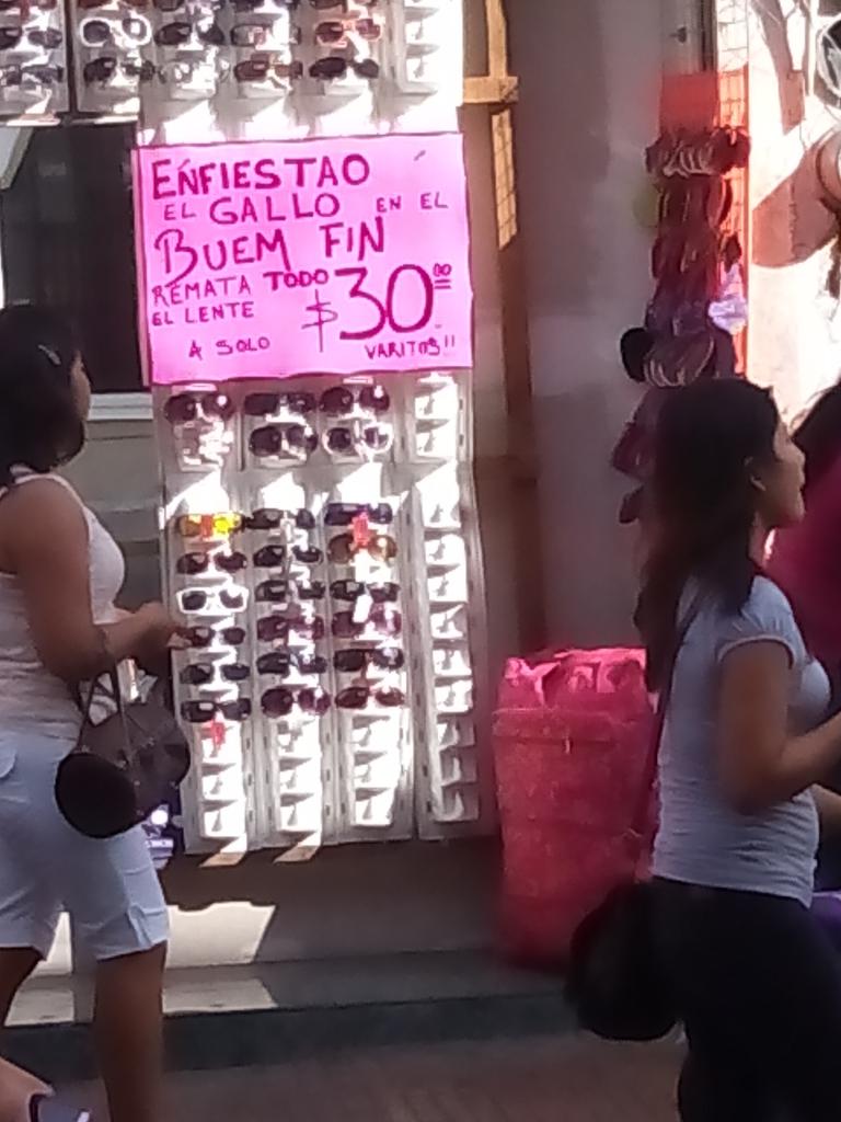 ann_azcorra's tweet photo. @CarlosLoret aquí en Mérida aprovechando el Buem fin 😂😂😂 http://t.co/CqK5JuAlqa