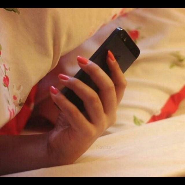 مؤلم ! 
أن يكُذب علّيك شخَص .. 
وانْت تعلَم انه يكذْب . . 
ولكَن ! تَصدقه لأنك لا تريد. 
خسارته . . . !"