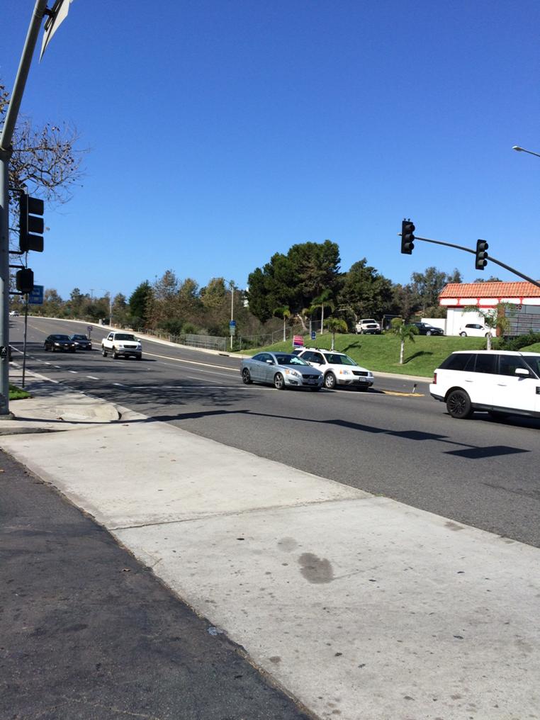 bwencinitas's tweet photo. The road going opposite of the freeway. http://t.co/qLGqyhJ2TW