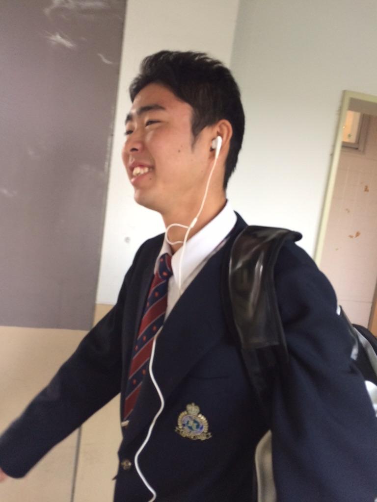 有田哲平 イヤホンつけて歩く京都市役所内定の田井中蓮 Http T Co Vwwl63ktml