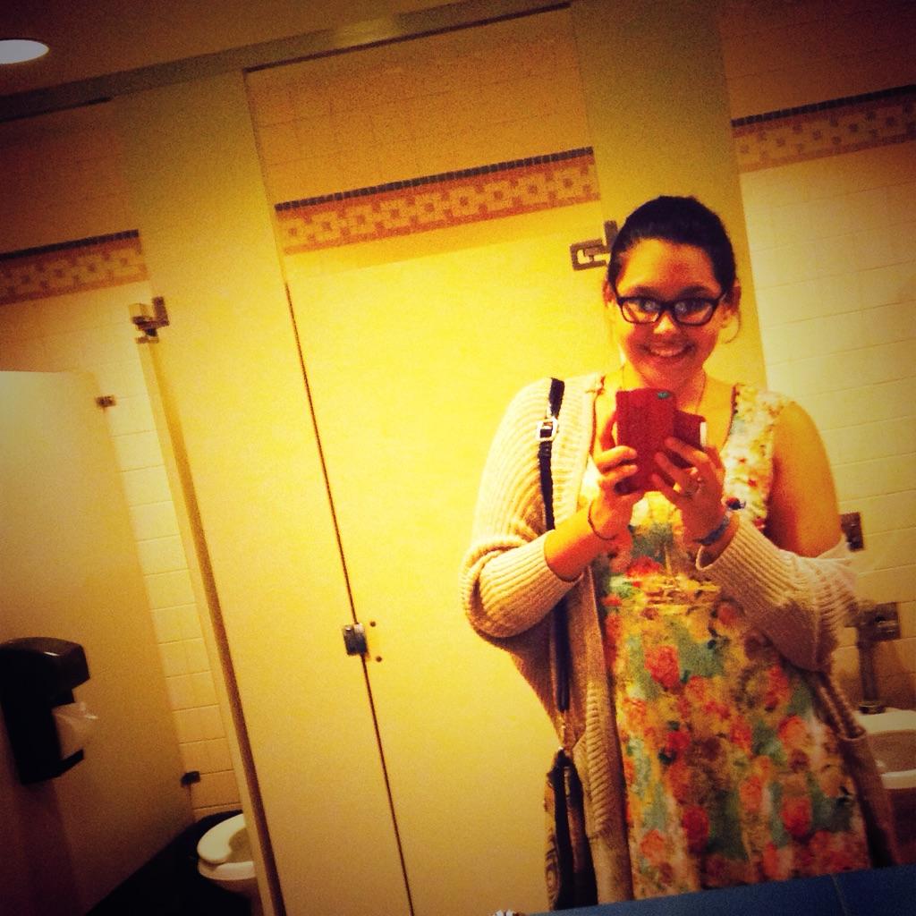 AshRivera03's tweet photo. #TheBestOfMe ❤️ I honestly love this movie ❤️ and @NicholasSparks why do you always have to make me cry!!! #FancyLook http://t.co/T6ehkqVEWf