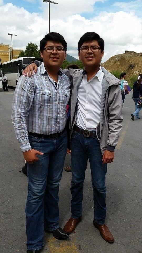 analozanogrr's tweet photo. "@camiloasl: http://t.co/LdzXZXmFzd" NO SE SI DEBERÍA REIRME TAM INTENSO DE ESTO 😂😂😂😂😂 #Puercules