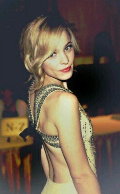 Its Rachel McAdams birthday happy birthday queen   