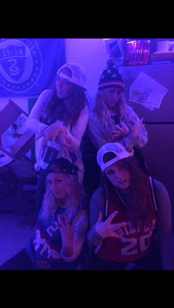 LNbradyy's tweet photo. Never had so many compliments on an outfit and we literally just dressed up like boys #jerzzday http://t.co/JxgkRX3b4W