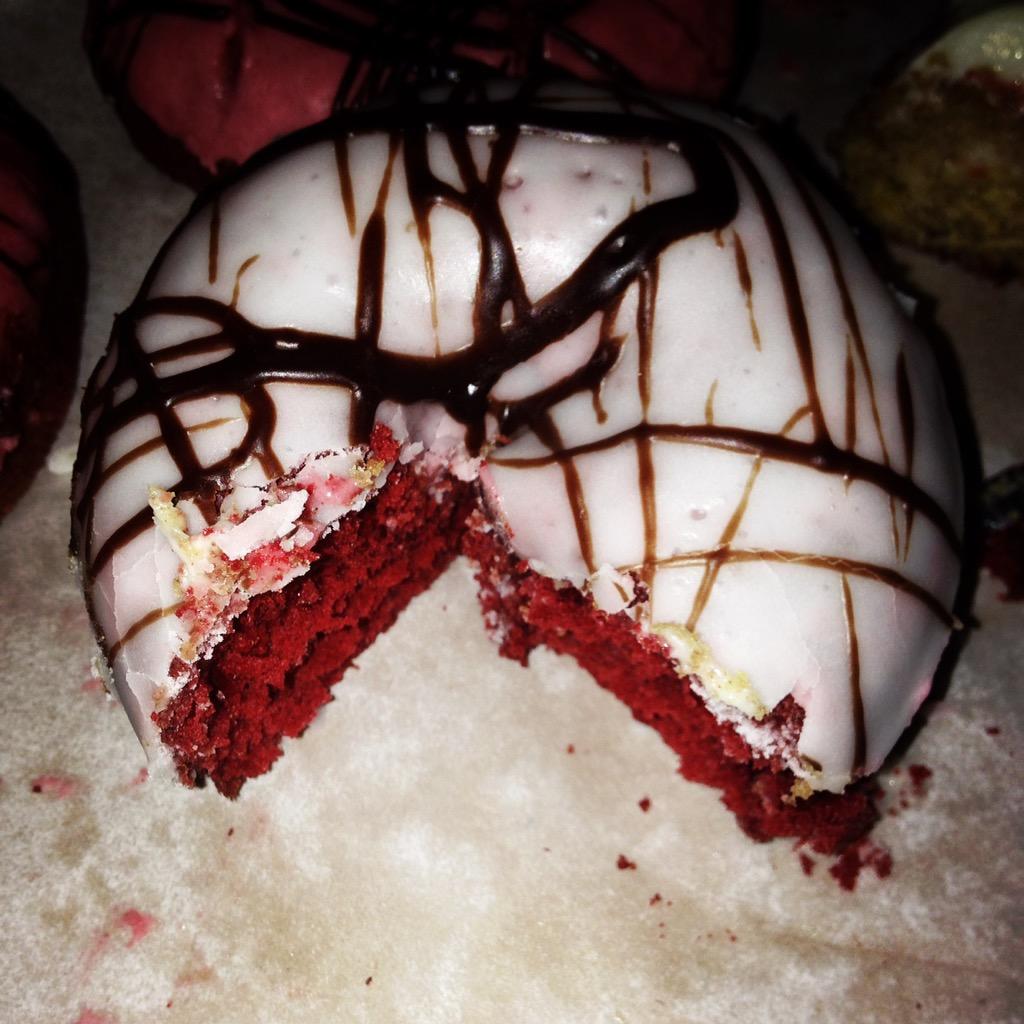 HBSurfCityUSA's tweet photo. RT @jetpackfett: This #redvelvet donut from #TheDonuttery in #HuntingtonBeach is delicious http://t.co/6YMjTbDnmQ