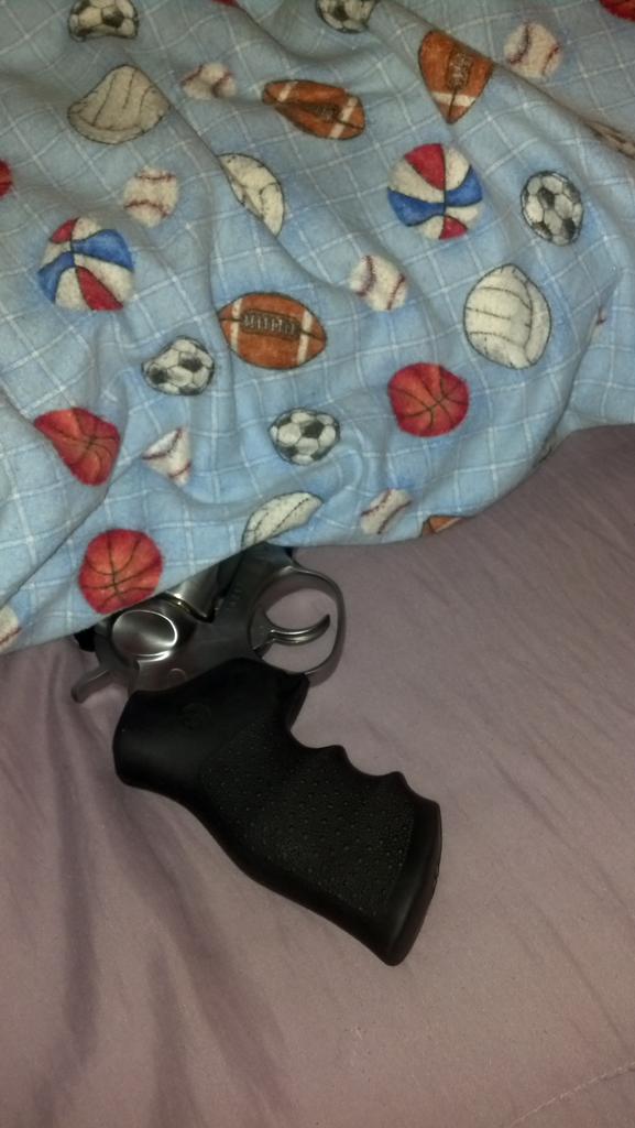 josada22's tweet photo. I actually have a really good nights sleep when this is my pillow💪👊🔫 http://t.co/v6DqslWb41