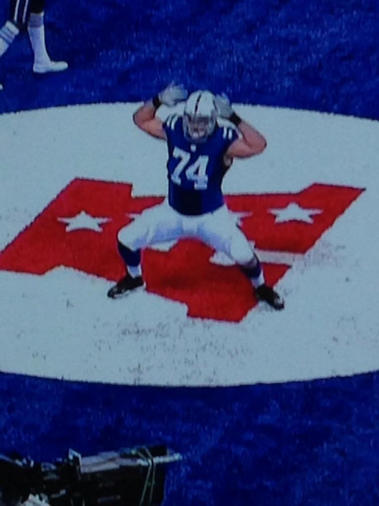 KerriConnolly2's tweet photo. @AnthonyCastonzo shake it like a salt shaka #patriotsvscolts http://t.co/q4dU3MVvhx