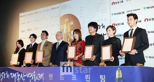 B2ns7olCYAArylH.jpg:large