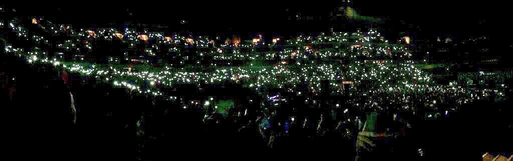 trevordorn's tweet photo. The encore cellphone galaxy. @theblackkeys #turnbluetour #Dallas http://t.co/MHYENvZN8U