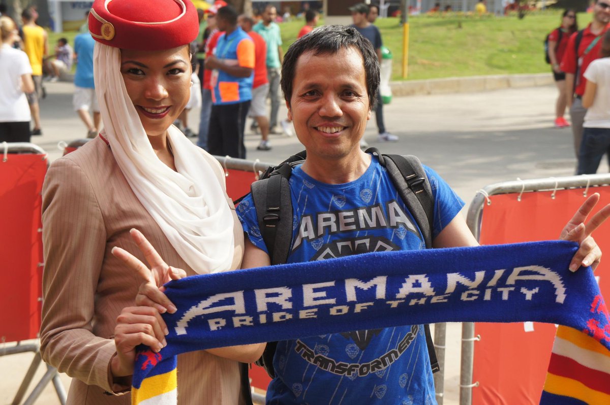 arema_98's tweet photo. #helloclasico AREMA INDONESIA JOIN, WE ARE THE MOST CRAZIEST SUPPORTER @emirates http://t.co/IIJNtzIubS