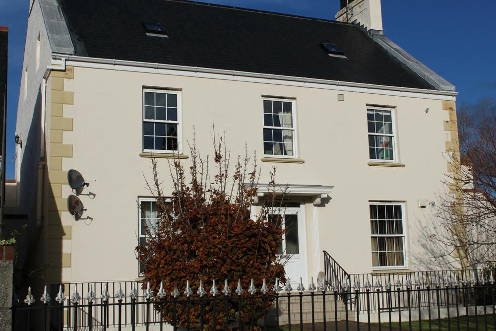 1 bed &amp; study/dressing room in SSv. Plenty parking &amp; large communal gardens.  £1,000 p.c.m.  mawsoncollins.com