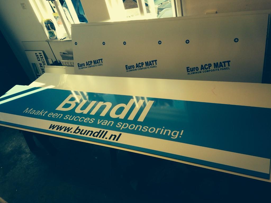 Sportsign's tweet photo. Dit reclamebord voor @Bundll_NL komt bij @vvwvf in Zwolle te hangen #reclamebordenspecialist http://t.co/6ShFsHs7ST