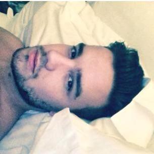 Alia_JDW's tweet photo. "Hw to take a selfie and kill entired fndm when u cant decided to sleep.." Book written by Liam Payne #FourIsPerfect http://t.co/yPgSmxuMon