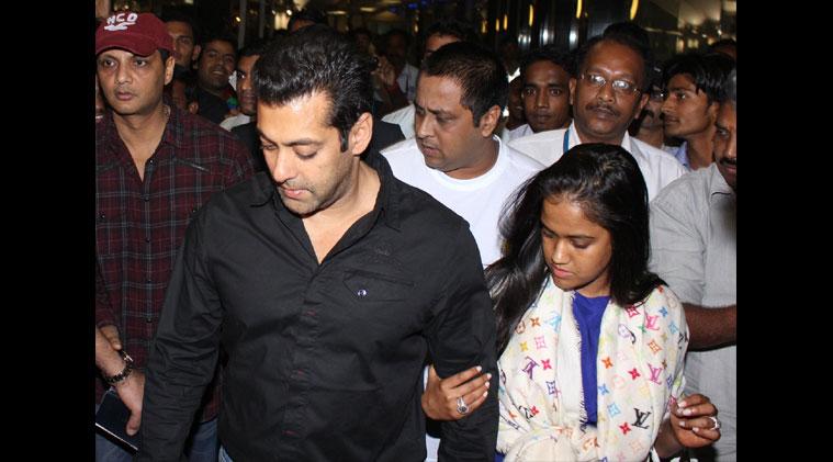 ieEntertainment's tweet photo. .@BeingSalmanKhan's wedding gift to @KhanArpita: A terrace flat worth Rs 16 cr

http://t.co/4DjzpuUbu0 http://t.co/je5Hbjqw4L