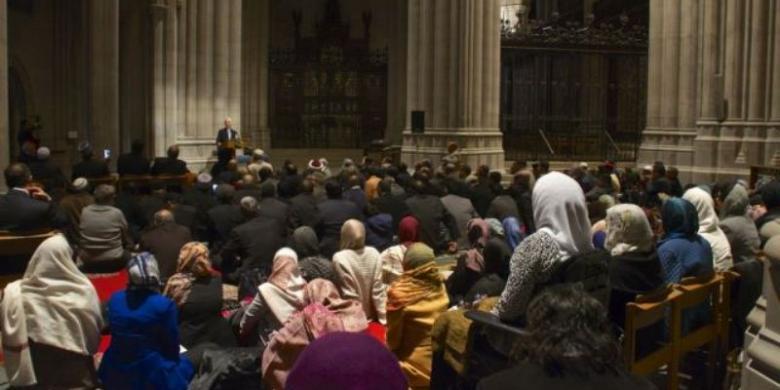 kompascom's tweet photo. Katedral Nasional Washington Jadi Tempat Shalat Jumat http://t.co/0RJ0CZNWm6 http://t.co/EkiGb9agl2