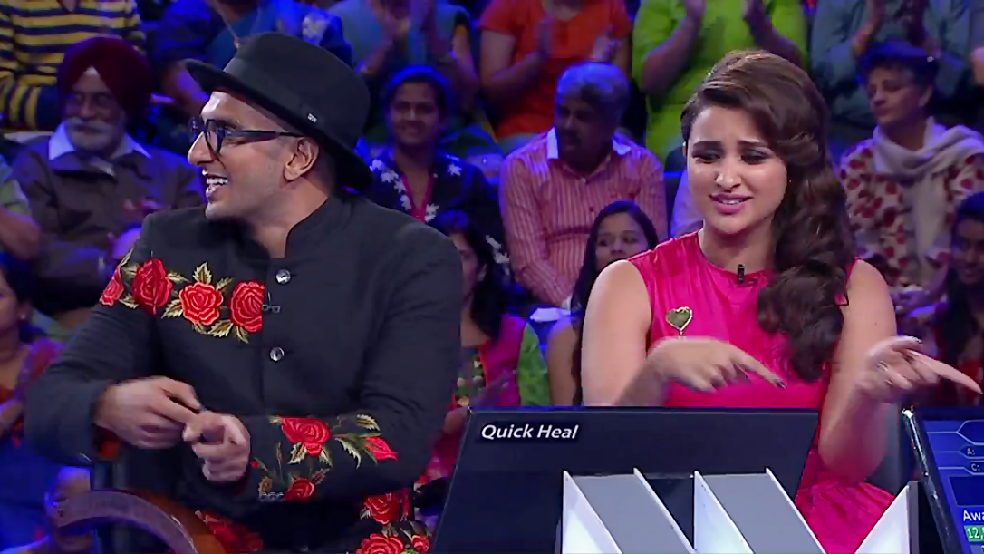 Ranveer_Turkiye's tweet photo. Ranveer Singh & @ParineetiChopra on #KBC8 with @SrBachchan
#KillDil promotion http://t.co/10FiGbyR5s