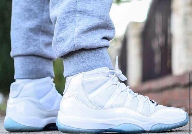 SneakerPics23's tweet photo. Anniversary 11's http://t.co/i5y8WrnEfX