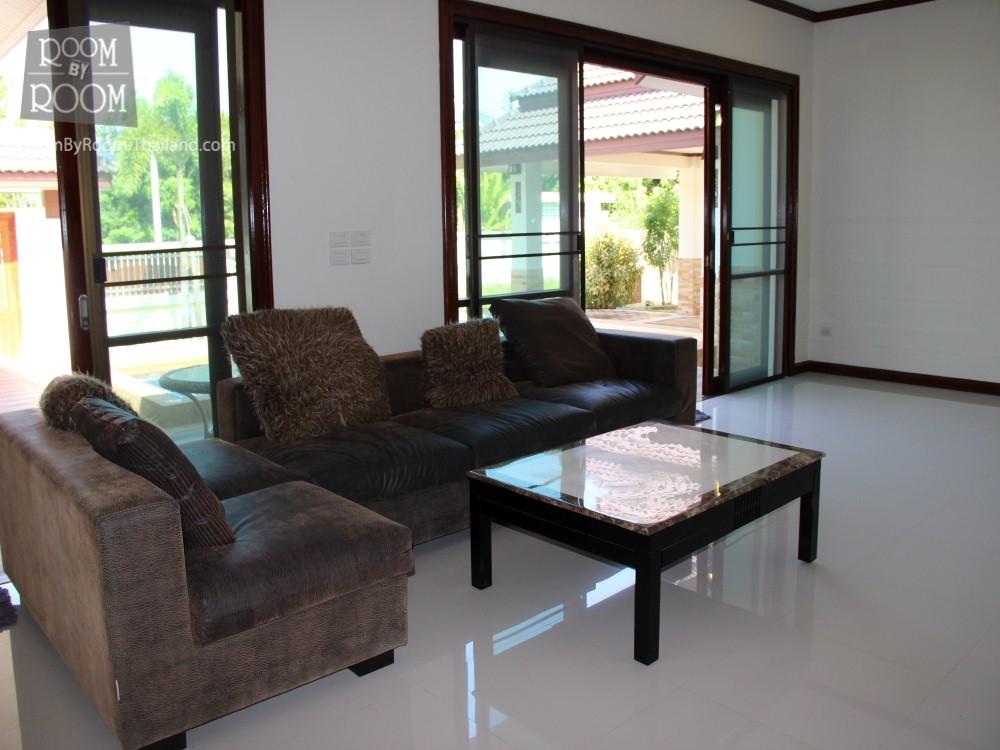 RoomByRooom's tweet photo. 3 bed, 2 bath, Land: 520 SqM, Interior 220 SqM 
located 7.5 km from Hua Hin center 37,000 THB http://t.co/bbiiUs41s2 http://t.co/K8jkDunTmF