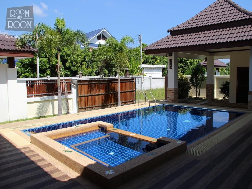 RoomByRooom's tweet photo. 3 bed, 2 bath, Land: 520 SqM, Interior 220 SqM 
located 7.5 km from Hua Hin center 37,000 THB http://t.co/bbiiUs41s2 http://t.co/K8jkDunTmF