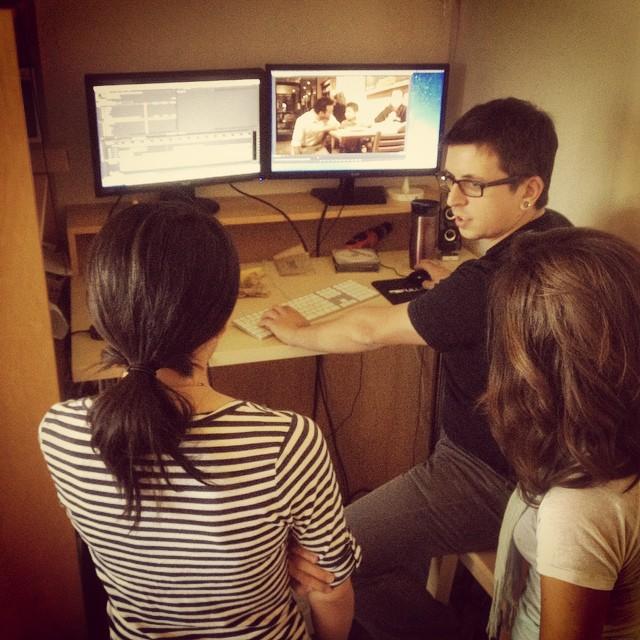 SaveOurServers's tweet photo. Fun and exciting editing session with @aarontrager, @JenTr0y, @KylaSchoer, and @lovelylimor! http://t.co/vRx3WV7Ojf