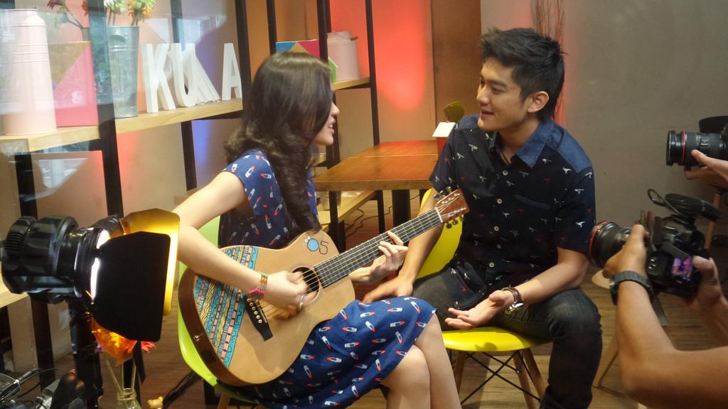 ssheinafiaz's tweet photo. Woihoo @sherylsheinafia &amp; @boywilliam  @breakoutnet #BreakoutNETToplist13th http://t.co/ArrYqeMcqr