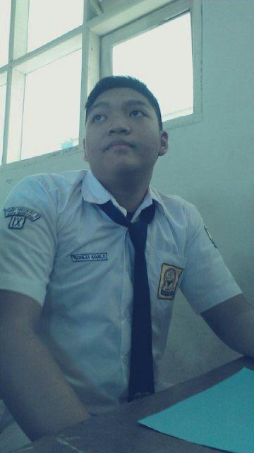 IXtiga915's tweet photo. #fact93 Fahreza: maskot kedua 93, diemwae:( kadang maceh,duduk sm alwi,pinter,gaya kituu ah diateh http://t.co/0QUwrltLE0