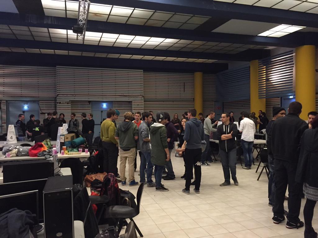tomseguy's tweet photo. Certains ont peu dormi après la #RetroGamejam et enchaînent directement avec le #GameChallenge #GaChaJam #MIG14 BRAVO http://t.co/eA5af1cjCM