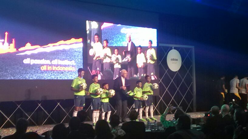 Franz Beckenbauer &amp; 5 pemenang <a href="/adidasIndonesia/">adidas Indonesia</a> #PredatorHunt secara resmi membuka launching Predator Supernatural