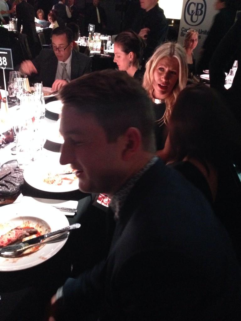 DanBigcat's tweet photo. #ahavic2014awards #drewharryrisingstar2015 bang!!!! http://t.co/Bk8bDk870l