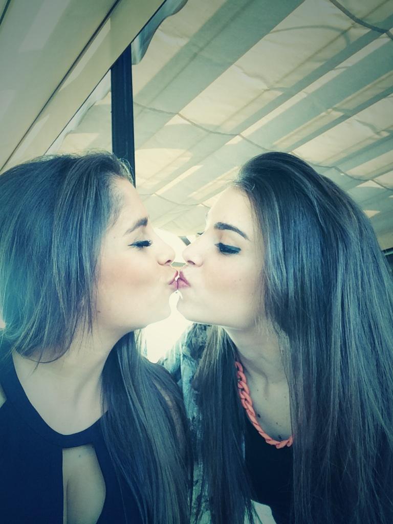 mariia_fc's tweet photo. Te quiero!! @RaquelCrespo25 http://t.co/t7aF7LJ3Fe