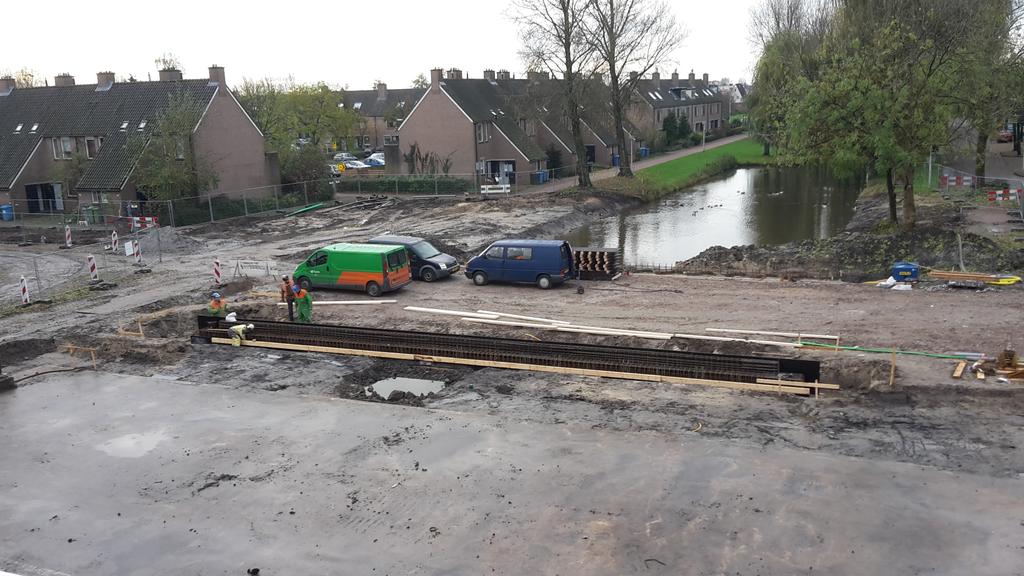 JanvanWillegen's tweet photo. Weer volop werzaamheden aan het #Robend, het vorderd gestaag. @Aalsmeer_NL @Kudelstaart http://t.co/kf2v3TU8Eo