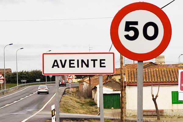 DMAX_es's tweet photo. ¿A qué velocidad se circula en este pueblo de Ávila? Hoy a las 22:30 h., 'Fast N´Loud' #TurboMax @GasMonkeyGarage http://t.co/a7rrdTRA83