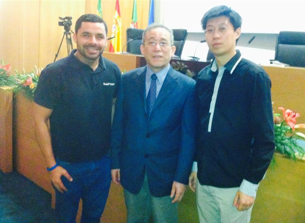 soloneggro's tweet photo. En el XIX Certamen Internacional de Cine Médico y Telemedicina con Shao y Wang, invitados de honor desde China 🎥 http://t.co/IMYRbHJlx2