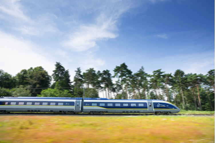 Design_Week's tweet photo. Have you seen the new trains @eurostar is set to launch next year? http://t.co/afuVdjEBns http://t.co/uOXsnKMTzB