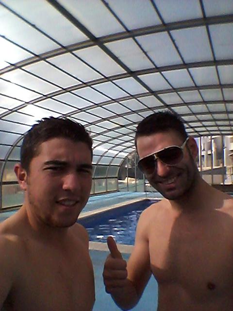 d_heredia7's tweet photo. De piscineo con el tt abel http://t.co/tDT1sjEsJe